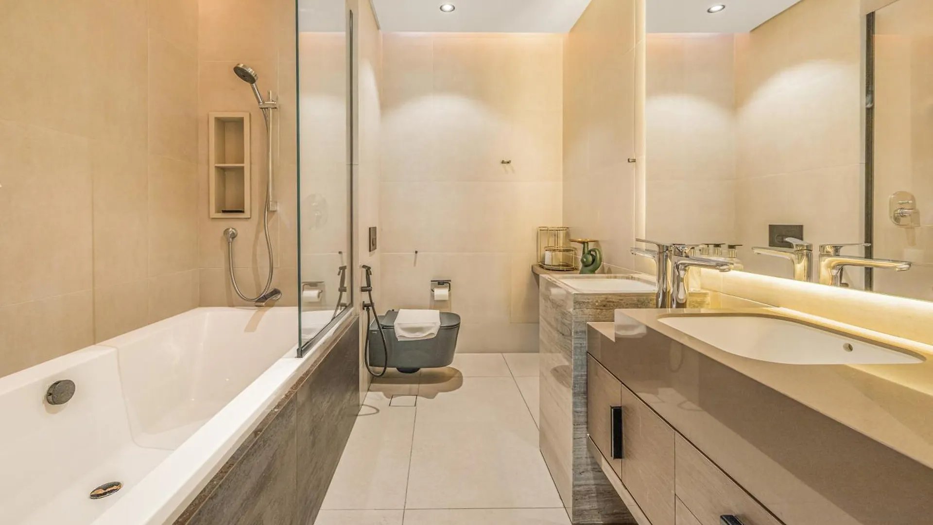 2Br Jumeirah Gate 1, Marina Skyline View دبي 0*,
