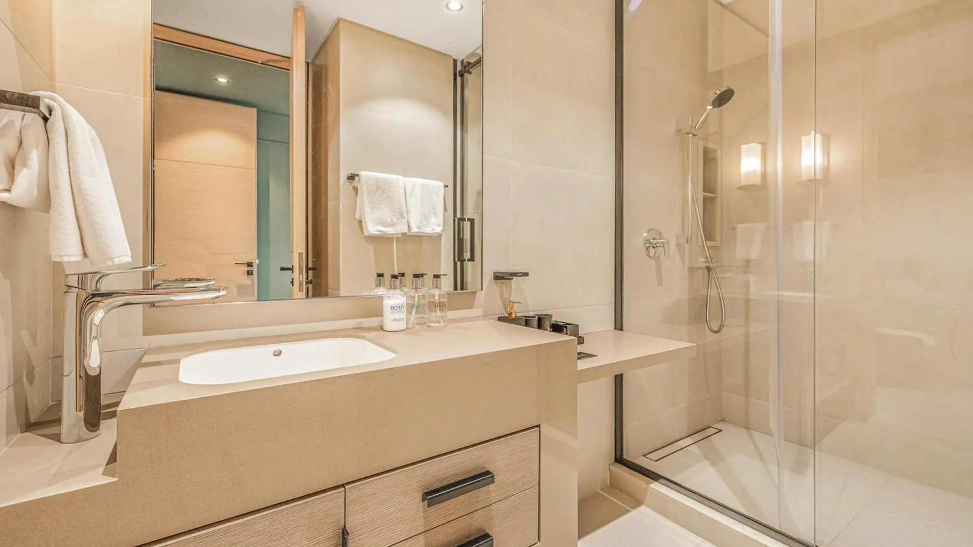 2Br Jumeirah Gate 1, Marina Skyline View دبي شقة